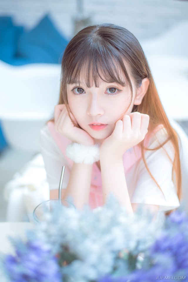 “不错。”刘璝冷笑着看向庞统：“莫要跟本将军套近乎。”